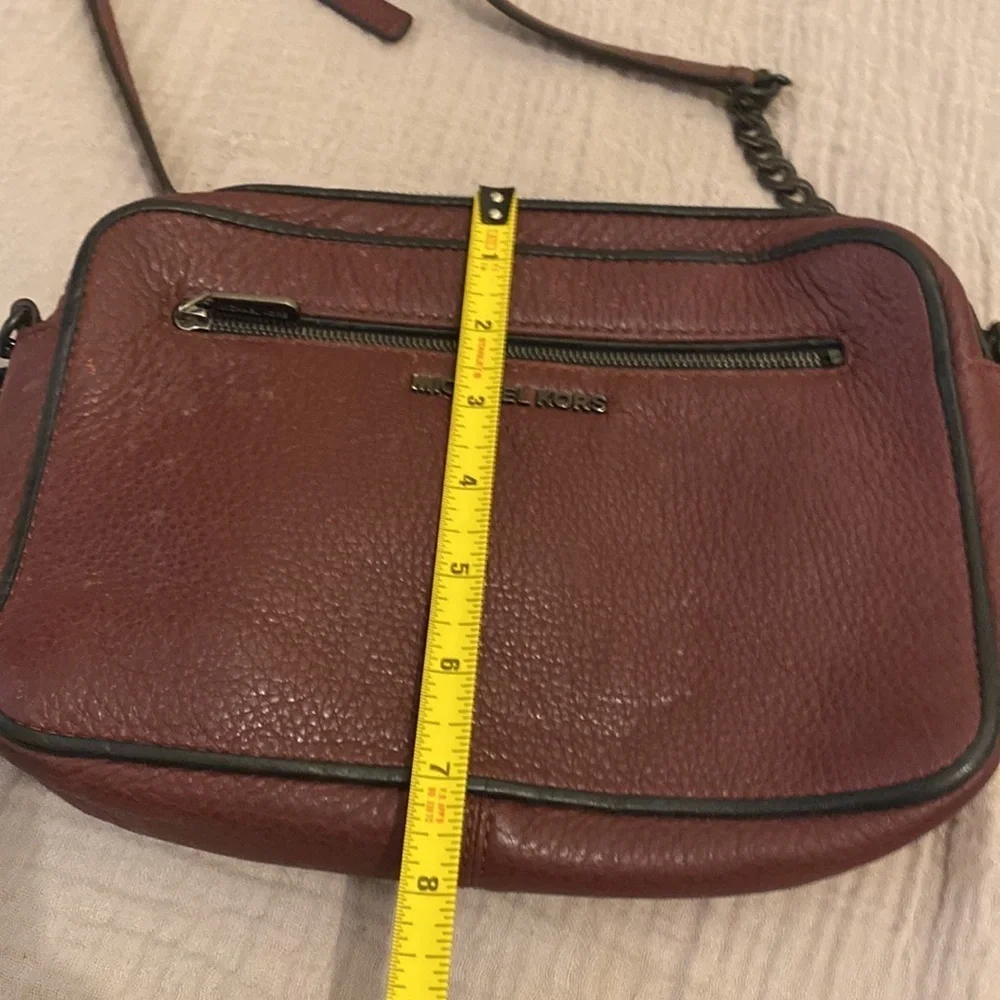 MICHAEL KORS LEATHER BURGUNDY CAMERA STYLE BAG .